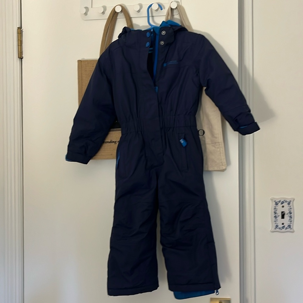 Great condition kids ski / snowsuit - age 2-3 (not a 3T) - super warm